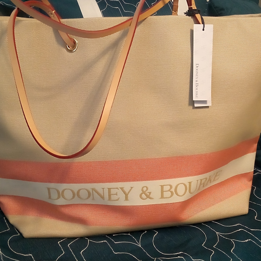 NWT Dooney and Bourke Addison Large Tote